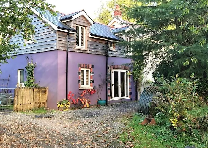 Stylish And Cosy Brecon Beacons Farmhouse